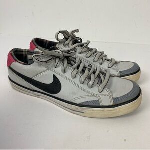 Nike grey gray Capri Low Top Court Sneakers
